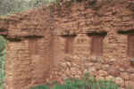 Pisac, building with adobe-stone mix.jpg (140637 bytes)